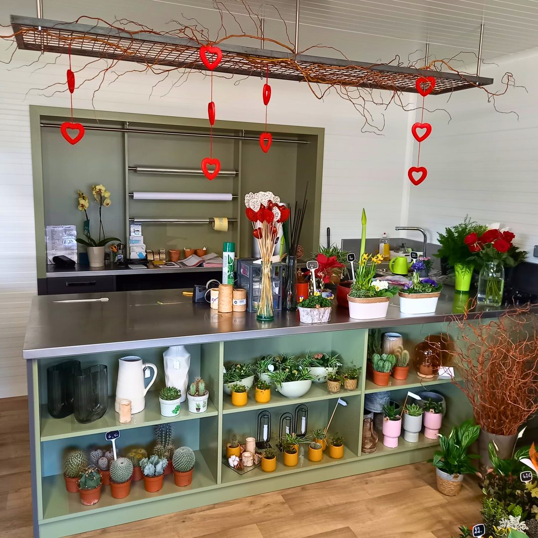 Fabrication pose d'un espace de vente sur mesure pour une boutique
