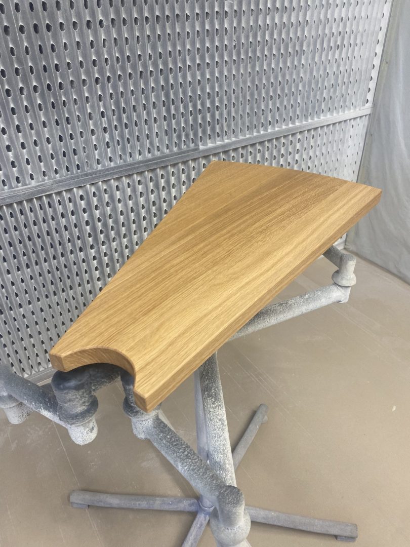 Vernissage dans notre atelier de marche d'escalier hélicoïdal avec une large choix de finitions