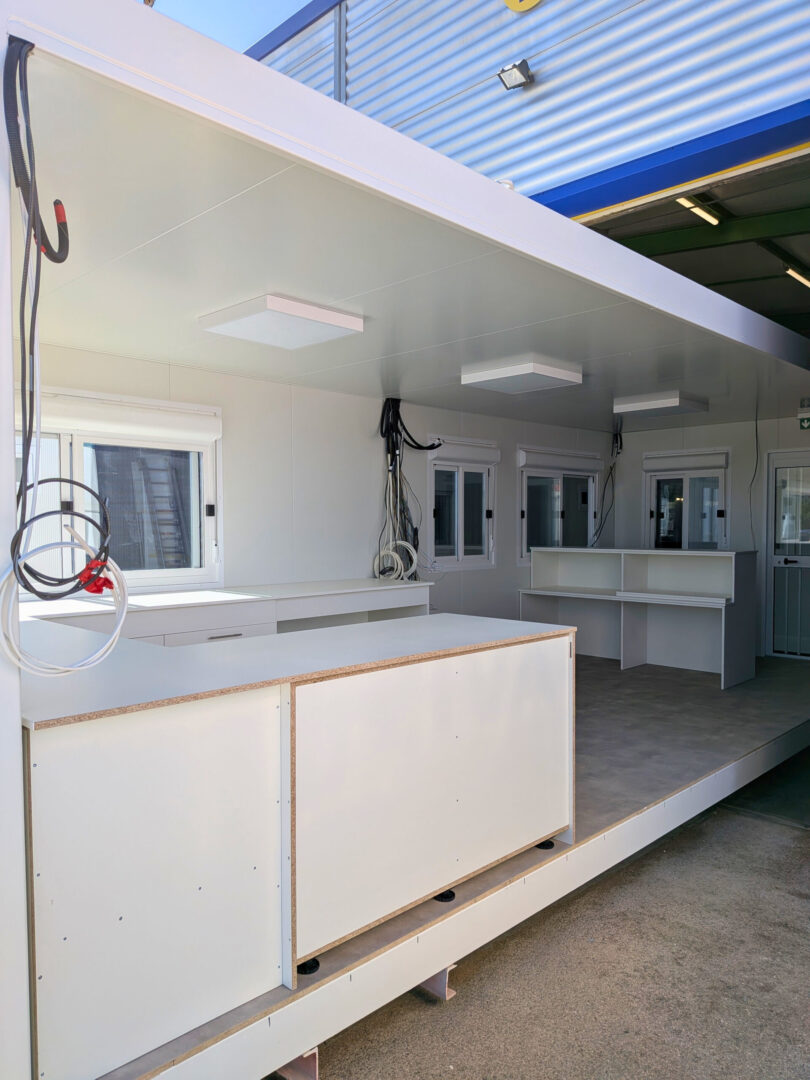 Bâtiment modulaire - Ensemble de mobilier sur mesure